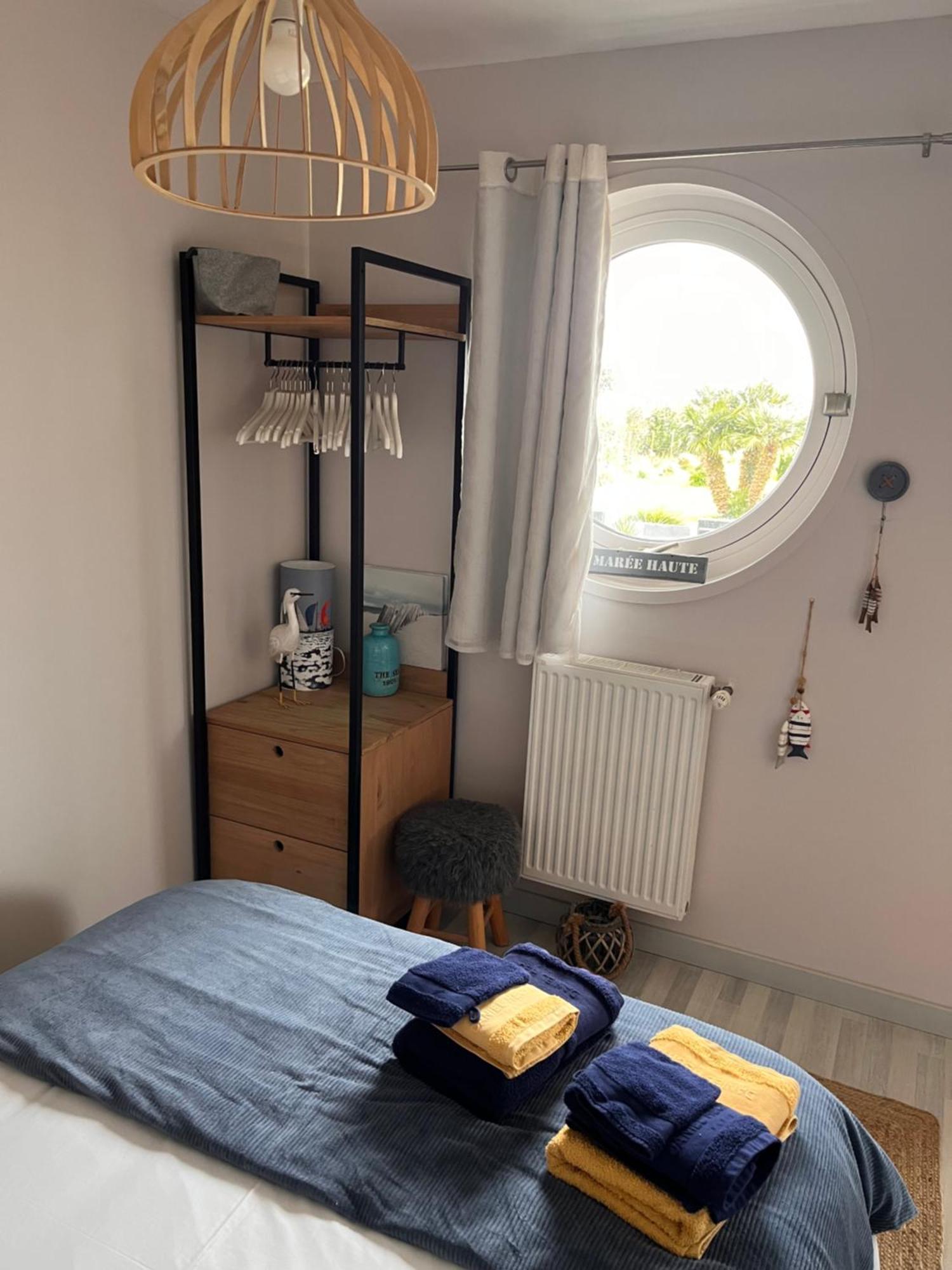 La Maison Bateau Au Bord De Mer Guissény エクステリア 写真
